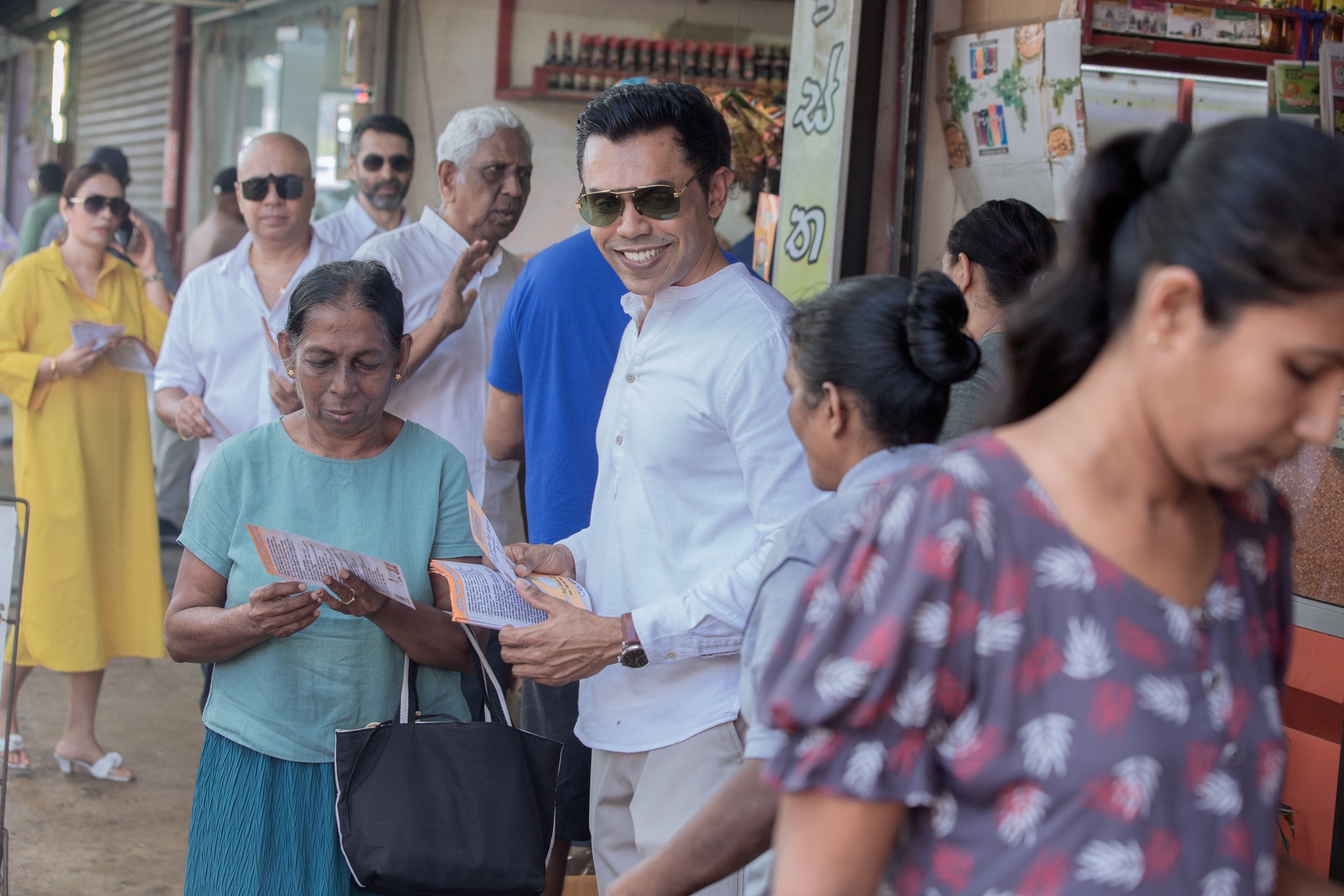 අත්පත්‍රිකා බෙදාහැරීම ආරම්භ කිරීම